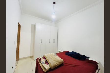Casa à venda com 232m², 3 quartos e 2 vagas Casa à venda com 232m², 3 quartos e 2 vagasQuarto