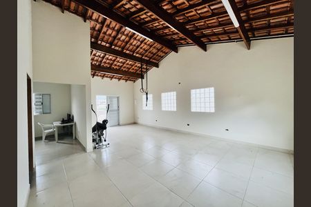 Casa à venda com 232m², 3 quartos e 2 vagas Casa à venda com 232m², 3 quartos e 2 vagasÁrea Externa