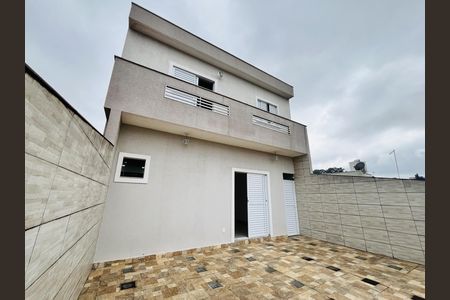 Casa à venda com 232m², 3 quartos e 2 vagas Casa à venda com 232m², 3 quartos e 2 vagasFachada