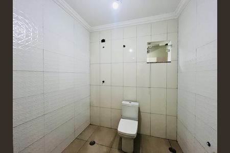 Casa à venda com 232m², 3 quartos e 2 vagas Casa à venda com 232m², 3 quartos e 2 vagasBanheiro