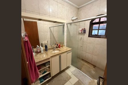 Banheiro de casa para alugar com 3 quartos, 127m² em Jardim Macedonia, Embu das Artes