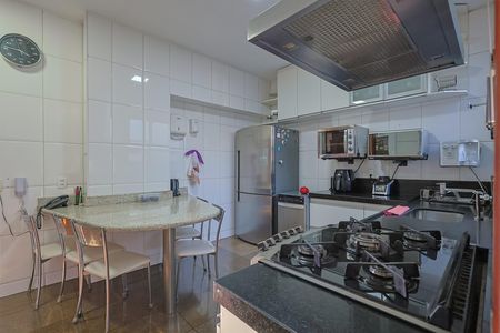 Apartamento à venda com 280m², 4 quartos e 3 vagas