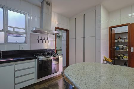 Apartamento à venda com 280m², 4 quartos e 3 vagas