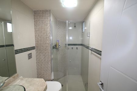 Apartamento à venda com 83m², 3 quartos e 2 vagasBanheiro
