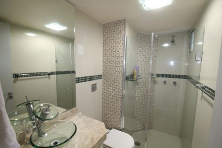 Apartamento à venda com 83m², 3 quartos e 2 vagasBanheiro