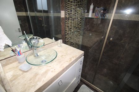 Apartamento à venda com 83m², 3 quartos e 2 vagasQuarto 3 - Banheiro