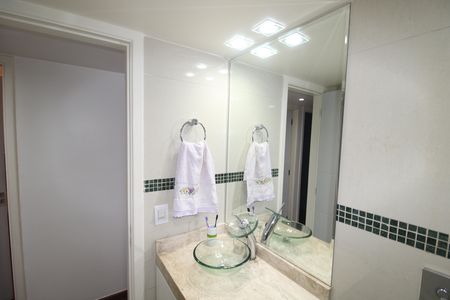 Apartamento à venda com 83m², 3 quartos e 2 vagasBanheiro