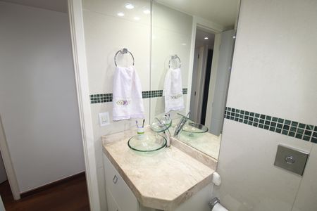 Apartamento à venda com 83m², 3 quartos e 2 vagasBanheiro