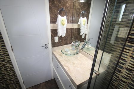 Apartamento à venda com 83m², 3 quartos e 2 vagasQuarto 3 - Banheiro