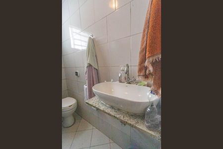 Casa à venda com 150m², 4 quartos e 1 vaga Casa à venda com 150m², 4 quartos e 1 vagaBanheiro