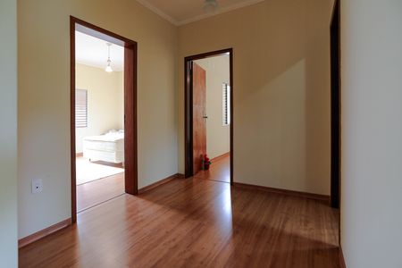 Casa para alugar com 300m², 4 quartos e 5 vagas Casa para alugar com 300m², 4 quartos e 5 vagasCorredor