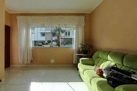 Sala de casa para alugar com 4 quartos, 300m² em Vila Oliveira, Mogi das Cruzes