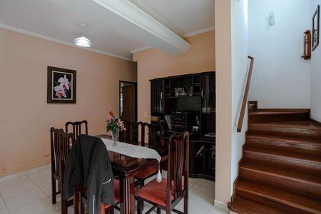 Casa para alugar com 300m², 4 quartos e 5 vagas Casa para alugar com 300m², 4 quartos e 5 vagasCopa