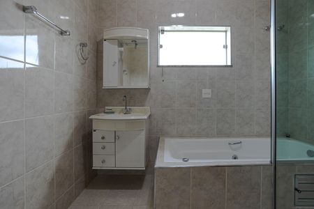 Casa para alugar com 300m², 4 quartos e 5 vagas Casa para alugar com 300m², 4 quartos e 5 vagasBanheiro da Suíte