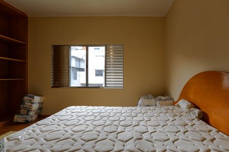 Casa para alugar com 300m², 4 quartos e 5 vagas Casa para alugar com 300m², 4 quartos e 5 vagasQuarto 1