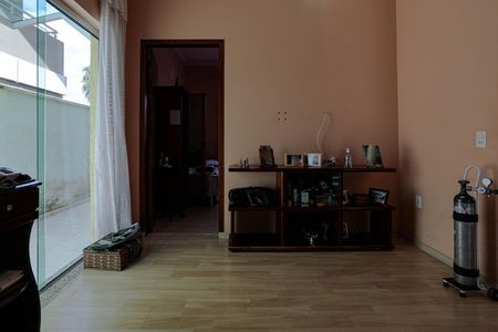 Casa para alugar com 300m², 4 quartos e 5 vagas Casa para alugar com 300m², 4 quartos e 5 vagasQuarto 4