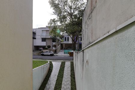 Casa para alugar com 300m², 4 quartos e 5 vagas Casa para alugar com 300m², 4 quartos e 5 vagasCorredor de Serviço
