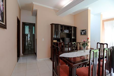 Casa para alugar com 300m², 4 quartos e 5 vagas Casa para alugar com 300m², 4 quartos e 5 vagasCopa
