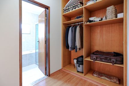 Casa para alugar com 300m², 4 quartos e 5 vagas Casa para alugar com 300m², 4 quartos e 5 vagasCloset da Suíte