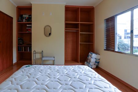 Casa para alugar com 300m², 4 quartos e 5 vagas Casa para alugar com 300m², 4 quartos e 5 vagasQuarto 1