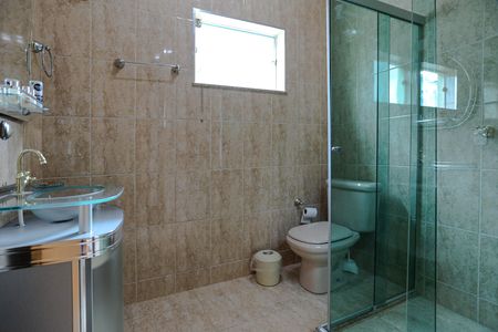 Casa para alugar com 300m², 4 quartos e 5 vagas Casa para alugar com 300m², 4 quartos e 5 vagasBanheiro social