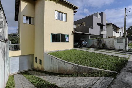 Casa para alugar com 300m², 4 quartos e 5 vagas Casa para alugar com 300m², 4 quartos e 5 vagasFachada
