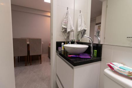 Banheiro de apartamento para alugar com 1 quarto, 50m² em Santa Quiteria, Curitiba