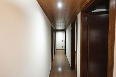 Apartamento à venda com 235m², 4 quartos e 2 vagasCorredor