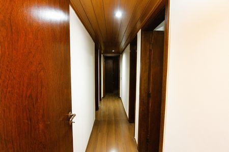 Apartamento à venda com 235m², 4 quartos e 2 vagasCorredor