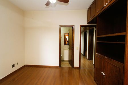 Apartamento à venda com 235m², 4 quartos e 2 vagasQuarto 4 - Suíte