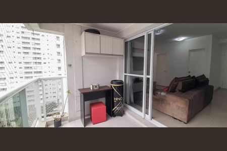 Apartamento à venda com 110m², 3 quartos e 2 vagas Apartamento à venda com 110m², 3 quartos e 2 vagasVaranda da Sala de Jantar