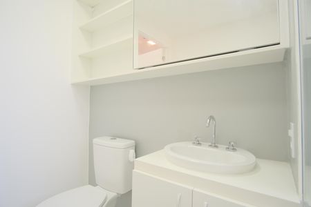 Banheiro de kitnet/studio para alugar com 1 quarto, 26m² em Vila Aricanduva, São Paulo