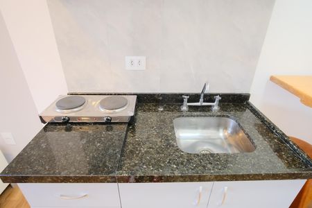 Cozinha de kitnet/studio para alugar com 1 quarto, 26m² em Vila Aricanduva, São Paulo