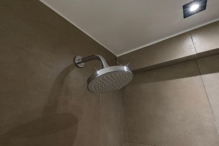 Banheiro de kitnet/studio para alugar com 1 quarto, 28m² em Jardins, São Paulo