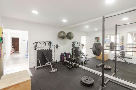 Casa de condomínio para alugar com 220m², 4 quartos e 2 vagas Casa de condomínio para alugar com 220m², 4 quartos e 2 vagasAcademia
