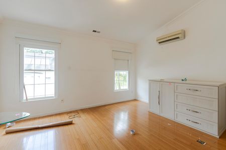 Casa de condomínio para alugar com 220m², 4 quartos e 2 vagas Casa de condomínio para alugar com 220m², 4 quartos e 2 vagasSuíte