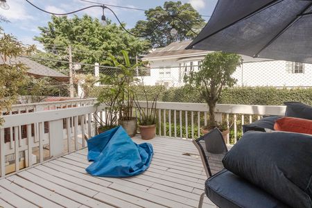 Casa de condomínio para alugar com 220m², 4 quartos e 2 vagas Casa de condomínio para alugar com 220m², 4 quartos e 2 vagasTerraço