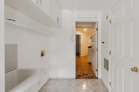 Casa de condomínio para alugar com 220m², 4 quartos e 2 vagas Casa de condomínio para alugar com 220m², 4 quartos e 2 vagasÁrea de Serviço