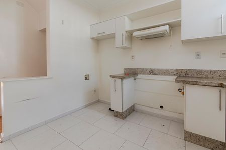 Casa de condomínio para alugar com 220m², 4 quartos e 2 vagas Casa de condomínio para alugar com 220m², 4 quartos e 2 vagasCozinha