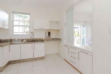 Casa de condomínio para alugar com 220m², 4 quartos e 2 vagas Casa de condomínio para alugar com 220m², 4 quartos e 2 vagasCozinha