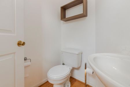 Casa de condomínio para alugar com 220m², 4 quartos e 2 vagas Casa de condomínio para alugar com 220m², 4 quartos e 2 vagasLavabo