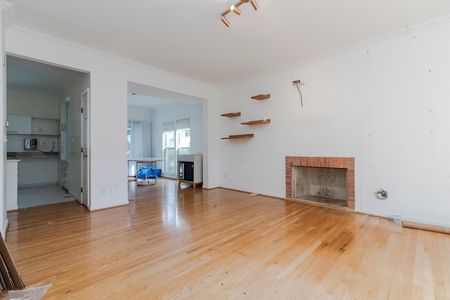 Casa de condomínio para alugar com 220m², 4 quartos e 2 vagas Casa de condomínio para alugar com 220m², 4 quartos e 2 vagasSala