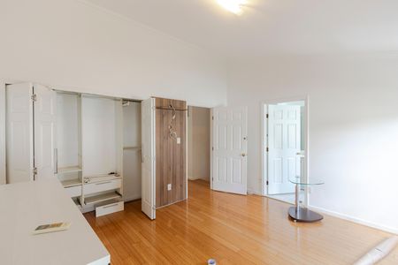 Casa de condomínio para alugar com 220m², 4 quartos e 2 vagas Casa de condomínio para alugar com 220m², 4 quartos e 2 vagasSuíte