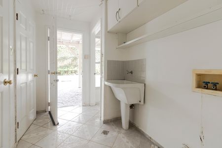 Casa de condomínio para alugar com 220m², 4 quartos e 2 vagas Casa de condomínio para alugar com 220m², 4 quartos e 2 vagasÁrea de Serviço