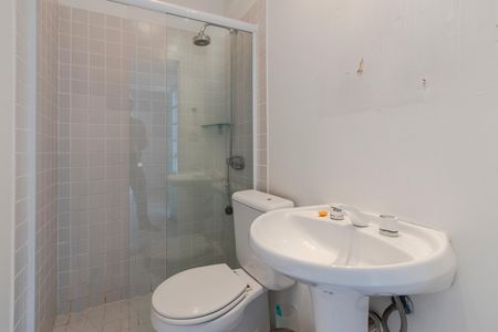 Casa de condomínio para alugar com 220m², 4 quartos e 2 vagas Casa de condomínio para alugar com 220m², 4 quartos e 2 vagasBanheiro de Serviço