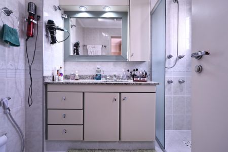 Apartamento à venda com 106m², 3 quartos e 2 vagas Apartamento à venda com 106m², 3 quartos e 2 vagasBanheiro da Suíte