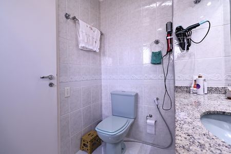 Apartamento à venda com 106m², 3 quartos e 2 vagas Apartamento à venda com 106m², 3 quartos e 2 vagasBanheiro da Suíte