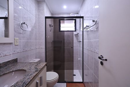 Apartamento à venda com 106m², 3 quartos e 2 vagas Apartamento à venda com 106m², 3 quartos e 2 vagasBanheiro