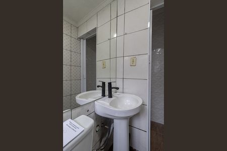 Banheiro de casa para alugar com 1 quarto, 35m² em Penha de França, São Paulo