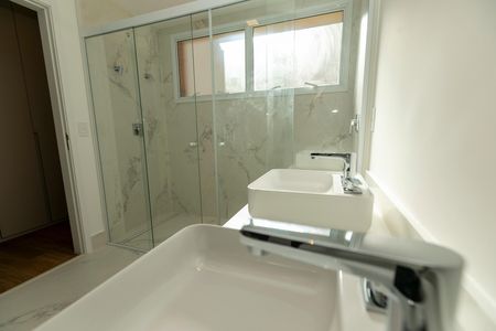 Apartamento à venda com 300m², 3 quartos e 3 vagas Apartamento à venda com 300m², 3 quartos e 3 vagasBanheiro da Suíte 3